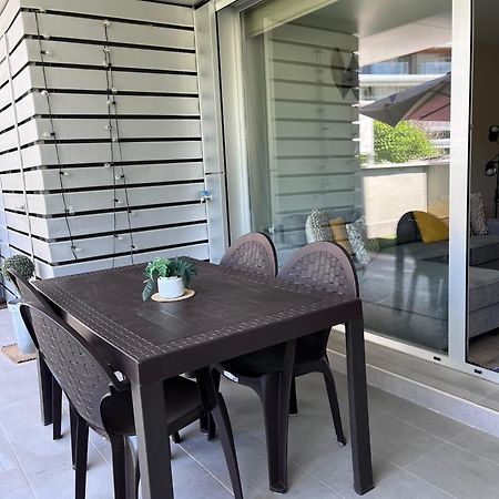 El Jardin De Galatea Apartment อัลกาลาเดเอนาเรส ภายนอก รูปภาพ